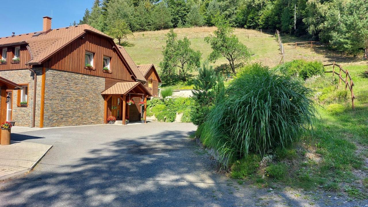 U Vesele Lisky Hotel Hutisko Kültér fotó