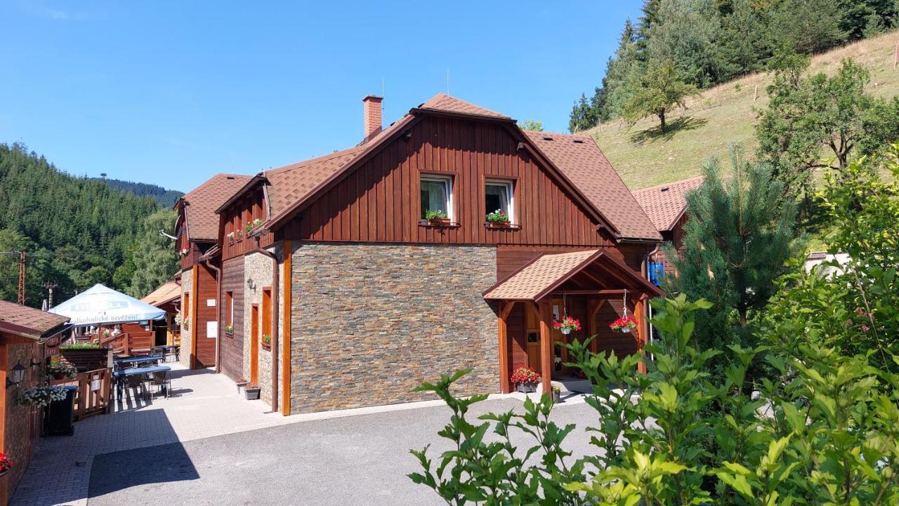 U Vesele Lisky Hotel Hutisko Kültér fotó
