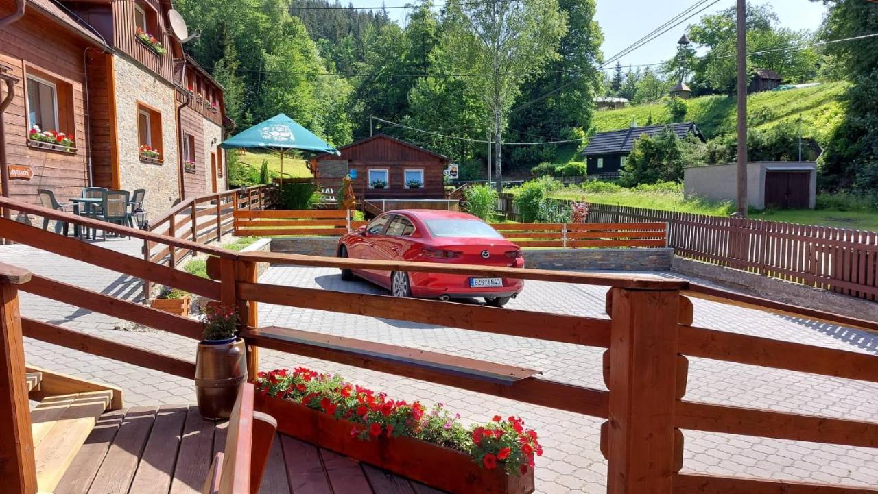 U Vesele Lisky Hotel Hutisko Kültér fotó